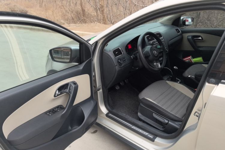 Used Volkswagen Polo 2012 1.6L Cross Polo MT Driver Seat
