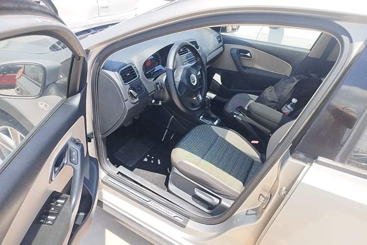 Used Volkswagen Polo 2012 1.6L Cross Polo Automatic Transmission Driver Seat