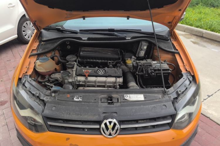 Used Volkswagen Polo 2012 1.6L Cross Polo MT Engine Bay