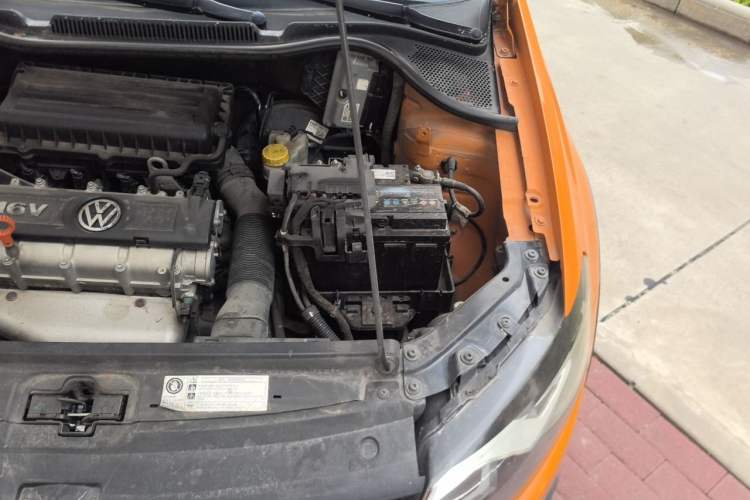 Used Volkswagen Polo 2012 1.6L Cross Polo MT Engine Bay Left
