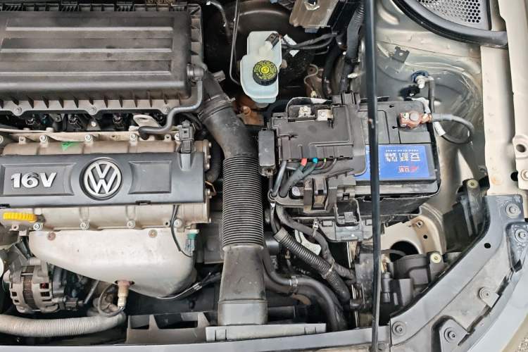 Used Volkswagen Polo 2012 1.6L Cross Polo MT Engine Bay Left