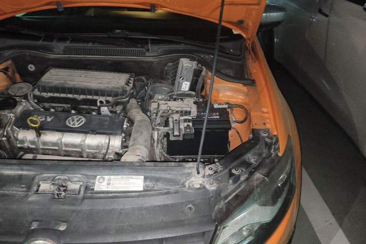 Used Volkswagen Polo 2012 1.6L Cross Polo Automatic Transmission Engine Bay Left