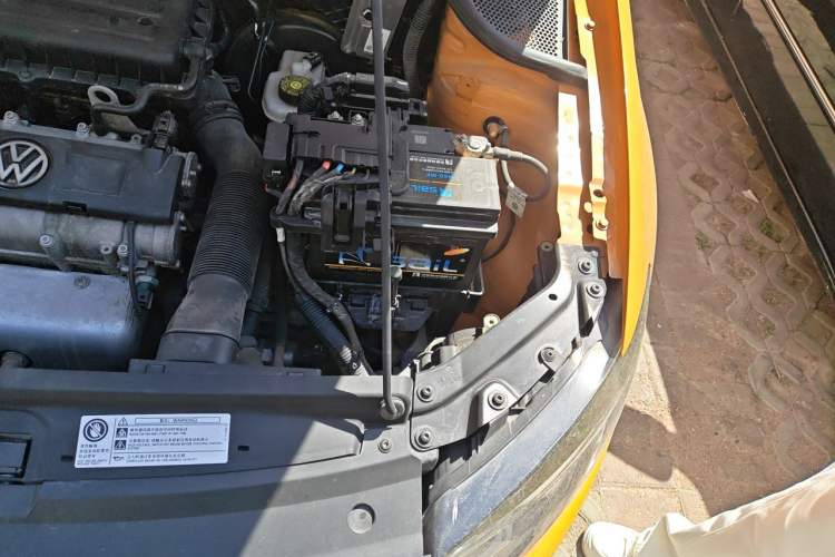 Used Volkswagen Polo 2012 1.6L Cross Polo Automatic Transmission Engine Bay Left