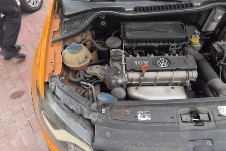 Used Volkswagen Polo 2012 1.6L Cross Polo MT Engine Bay Right