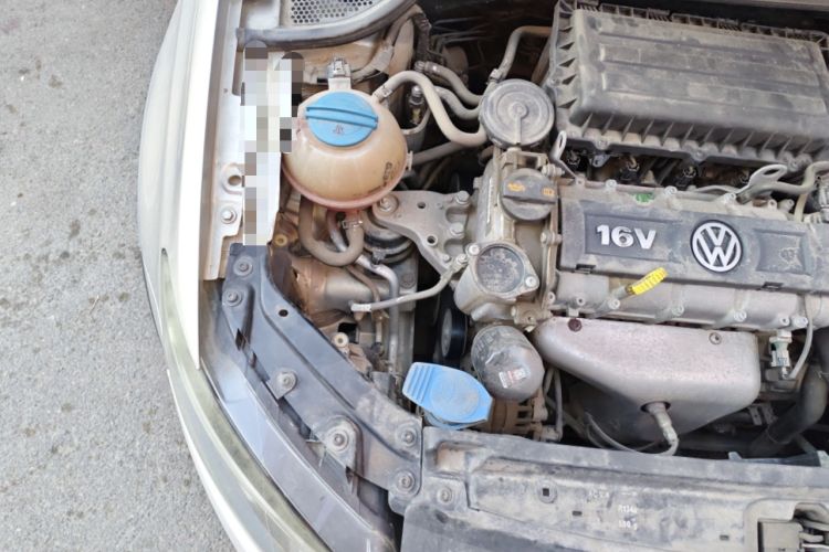Used Volkswagen Polo 2012 1.6L Cross Polo MT Engine Bay Right