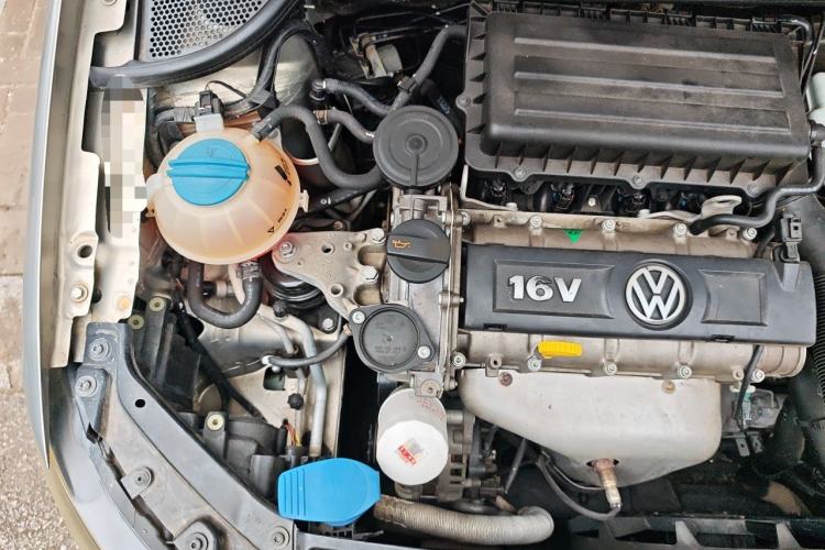 Used Volkswagen Polo 2012 1.6L Cross Polo MT Engine Bay Right