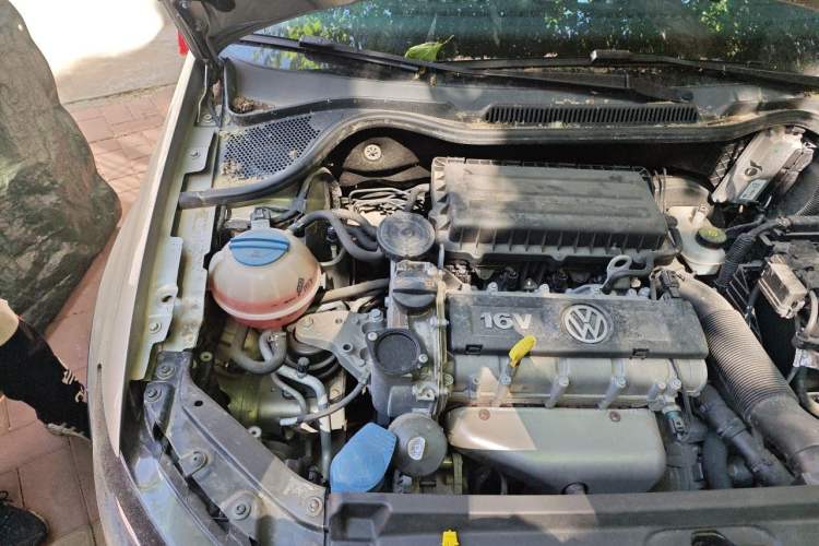 Used Volkswagen Polo 2012 1.6L Cross Polo Automatic Transmission Engine Bay Right