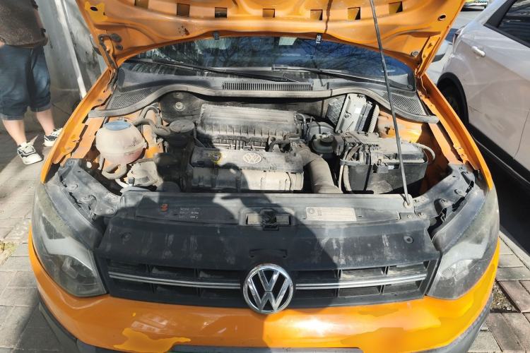 Used Volkswagen Polo 2012 1.6L Cross Polo MT Engine Bay