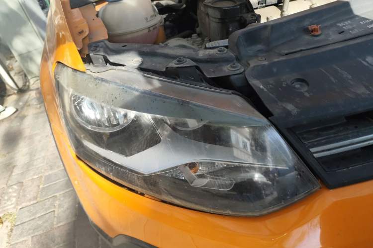 Used Volkswagen Polo 2012 1.6L Cross Polo MT Exterior 6