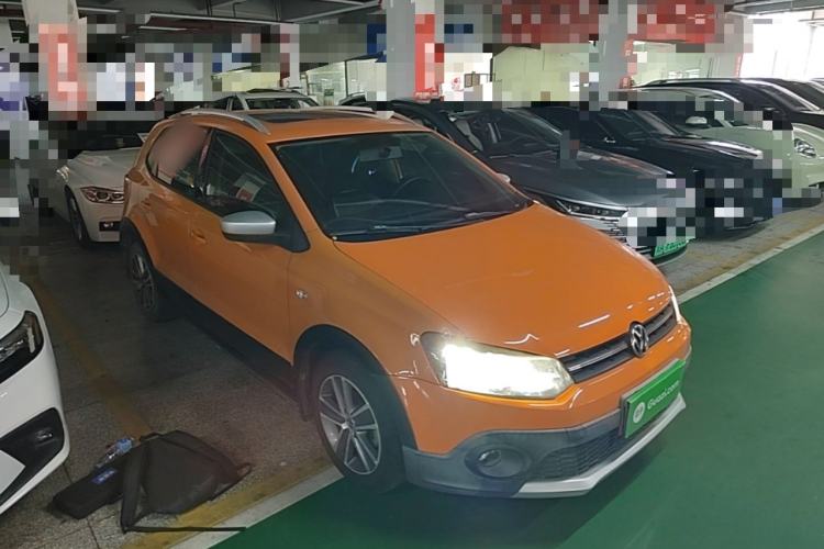 Used Volkswagen Polo 2012 1.6L Cross Polo Automatic Transmission Front Right 45 Deg