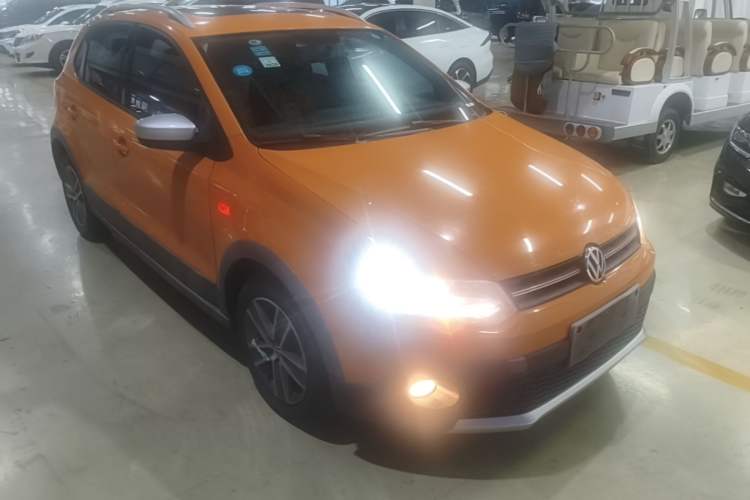Used Volkswagen Polo 2012 1.6L Cross Polo Automatic Transmission Front Right 45 Deg