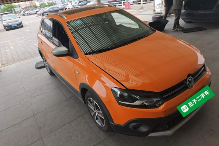 Used Volkswagen Polo 2012 1.6L Cross Polo Automatic Transmission Front Right 45 Deg