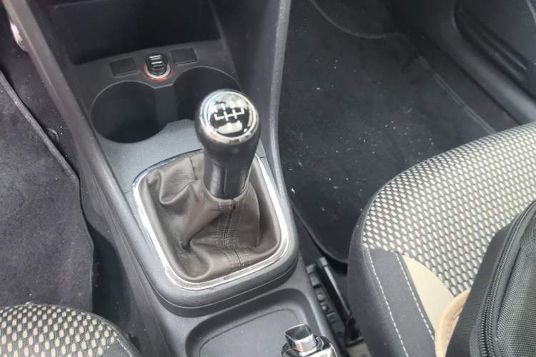 Used Volkswagen Polo 2012 1.6L Cross Polo MT Gear Lever