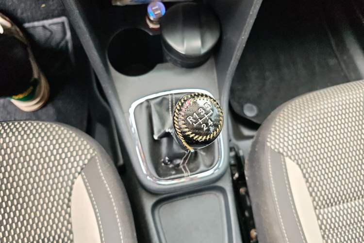 Used Volkswagen Polo 2012 1.6L Cross Polo MT Gear Lever