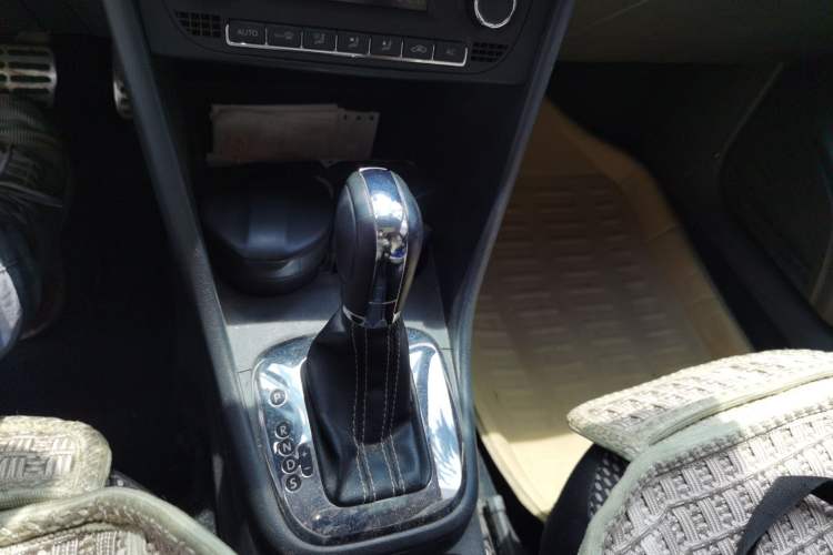 Used Volkswagen Polo 2012 1.6L Cross Polo Automatic Transmission Gear Lever