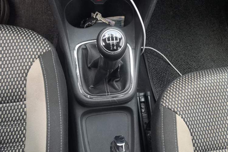 Used Volkswagen Polo 2012 1.6L Cross Polo MT Gear Lever