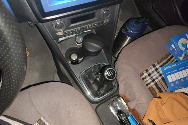 Used Volkswagen Polo 2012 1.6L Cross Polo MT Gear Lever
