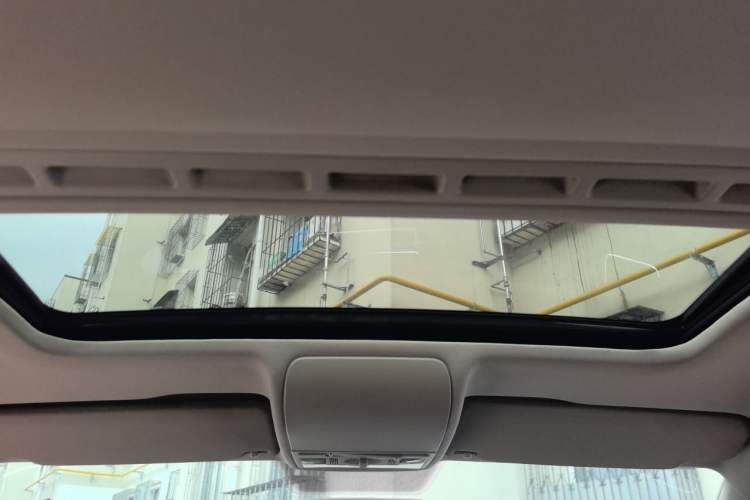 Used Volkswagen Polo 2012 1.6L Cross Polo MT Headliner