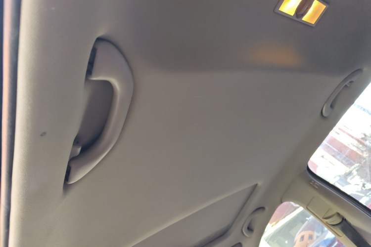 Used Volkswagen Polo 2012 1.6L Cross Polo MT Headliner