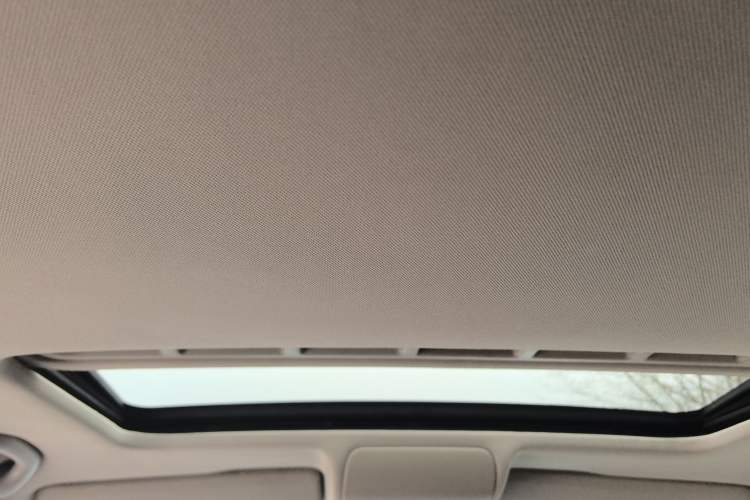 Used Volkswagen Polo 2012 1.6L Cross Polo MT Headliner