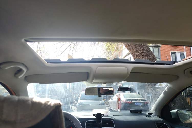 Used Volkswagen Polo 2012 1.6L Cross Polo MT Headliner