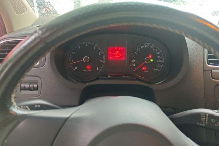 Used Volkswagen Polo 2012 1.6L Cross Polo Automatic Transmission Instrument Cluster
