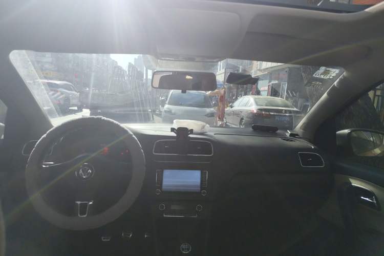 Used Volkswagen Polo 2012 1.6L Cross Polo MT Interior 2