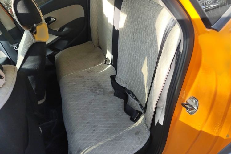 Used Volkswagen Polo 2012 1.6L Cross Polo MT Interior 4