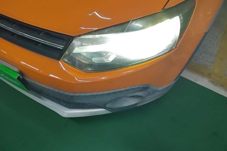 Used Volkswagen Polo 2012 1.6L Cross Polo Automatic Transmission Left Front Headlight