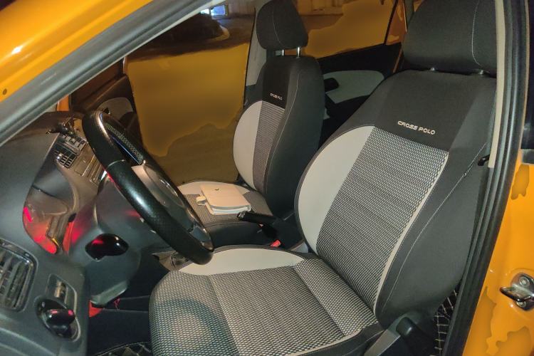 Used Volkswagen Polo 2012 1.6L Cross Polo MT Left Front Seat