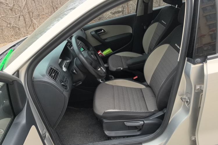Used Volkswagen Polo 2012 1.6L Cross Polo MT Left Front Seat