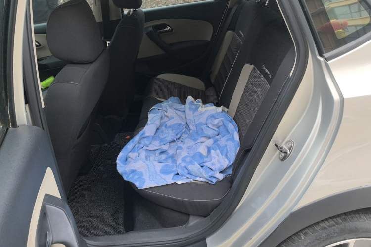 Used Volkswagen Polo 2012 1.6L Cross Polo MT Left Rear Seat