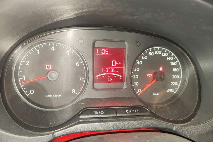 Used Volkswagen Polo 2012 1.6L Cross Polo MT Odometer Close Up