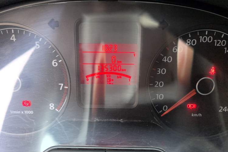 Used Volkswagen Polo 2012 1.6L Cross Polo MT Odometer Close Up