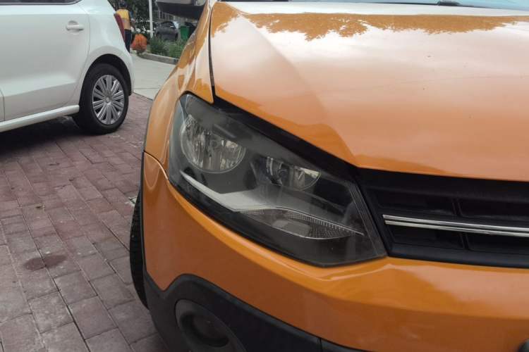 Used Volkswagen Polo 2012 1.6L Cross Polo MT Right Front Headlight