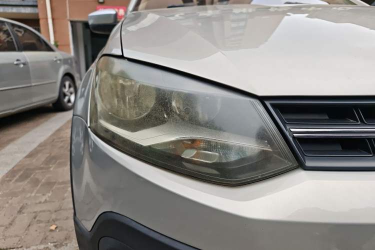 Used Volkswagen Polo 2012 1.6L Cross Polo MT Right Front Headlight