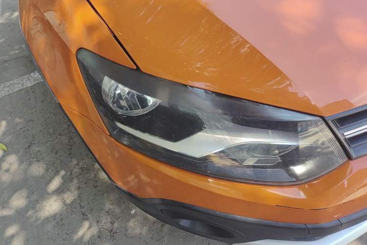 Used Volkswagen Polo 2012 1.6L Cross Polo Automatic Transmission Right Front Headlight