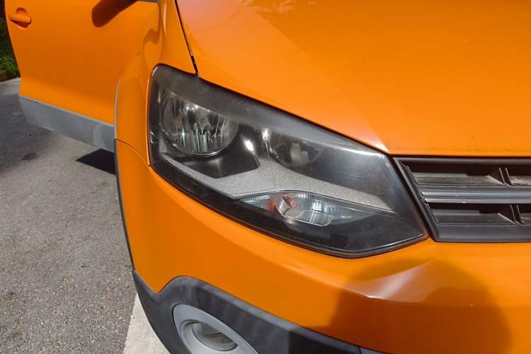 Used Volkswagen Polo 2012 1.6L Cross Polo Automatic Transmission Right Front Headlight