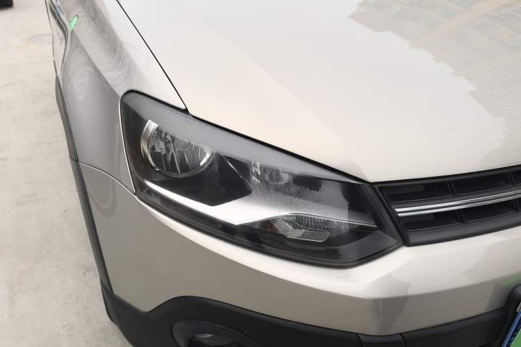 Used Volkswagen Polo 2012 1.6L Cross Polo MT Right Front Headlight
