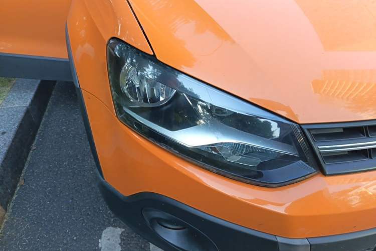 Used Volkswagen Polo 2012 1.6L Cross Polo Automatic Transmission Right Front Headlight
