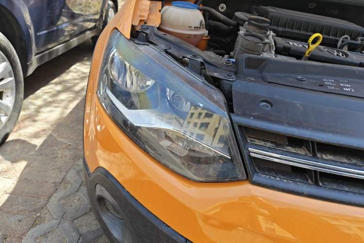 Used Volkswagen Polo 2012 1.6L Cross Polo Automatic Transmission Right Front Headlight