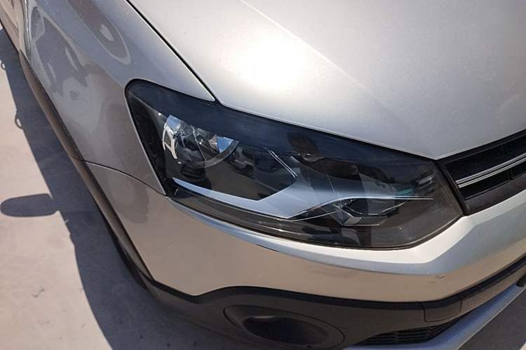 Used Volkswagen Polo 2012 1.6L Cross Polo Automatic Transmission Right Front Headlight