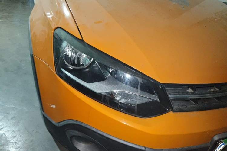 Used Volkswagen Polo 2012 1.6L Cross Polo MT Right Front Headlight