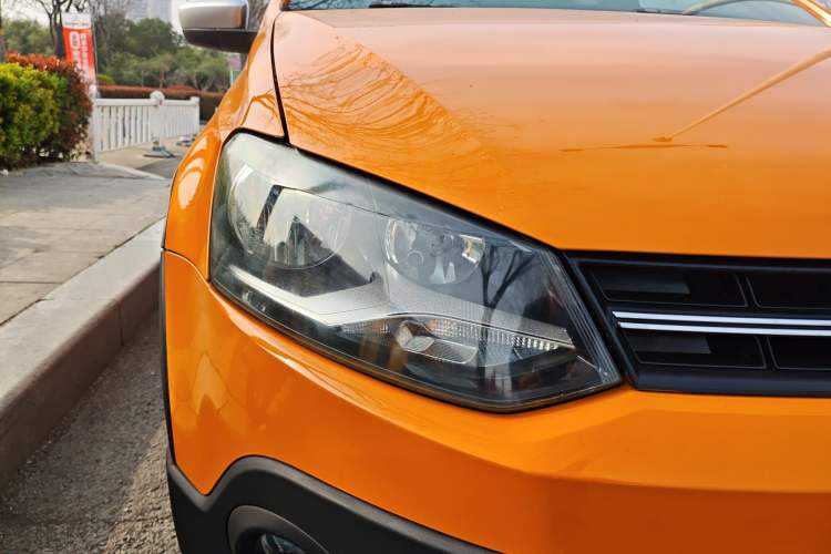 Used Volkswagen Polo 2012 1.6L Cross Polo Automatic Transmission Right Front Headlight