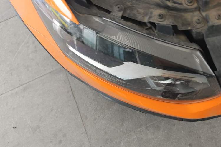 Used Volkswagen Polo 2012 1.6L Cross Polo Automatic Transmission Right Front Headlight