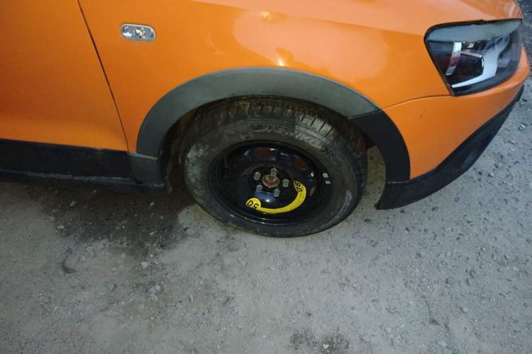 Used Volkswagen Polo 2012 1.6L Cross Polo Automatic Transmission Right Front Wheel Hub