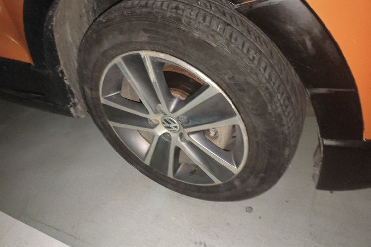 Used Volkswagen Polo 2012 1.6L Cross Polo Automatic Transmission Right Front Wheel Hub