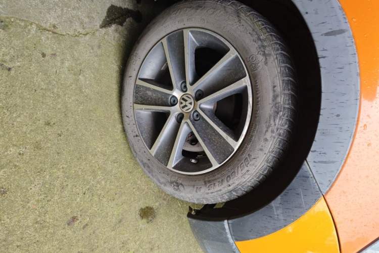 Used Volkswagen Polo 2012 1.6L Cross Polo Automatic Transmission Right Front Wheel Hub