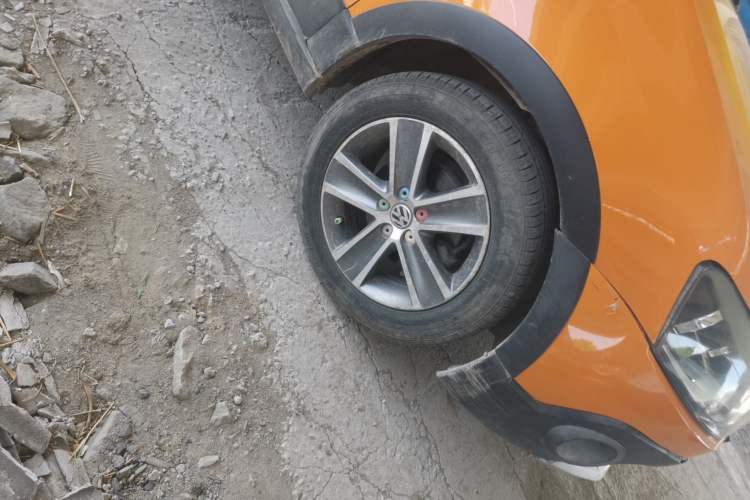 Used Volkswagen Polo 2012 1.6L Cross Polo Automatic Transmission Right Front Wheel Hub