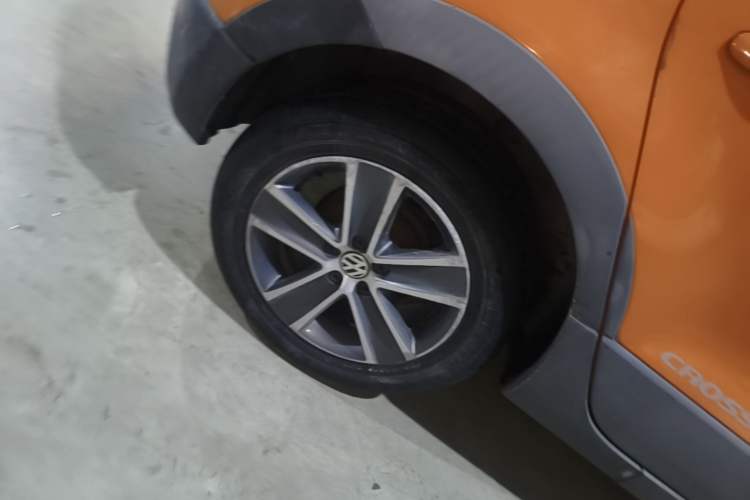 Used Volkswagen Polo 2012 1.6L Cross Polo Automatic Transmission Right Rear Wheel Hub